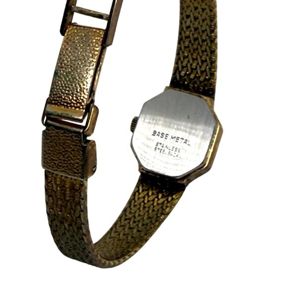 Vintage Elgin Gold-Tone Quartz Watch – Needs Battery - Picture 4 of 5